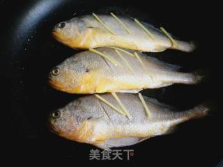 香煎小黄鱼的做法步骤：3