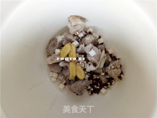 茯苓猪骨汤的做法步骤：3