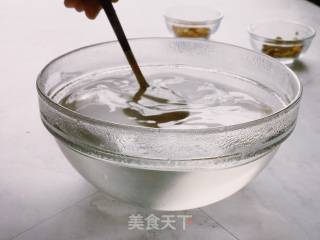 红糖冰粉的做法步骤：2