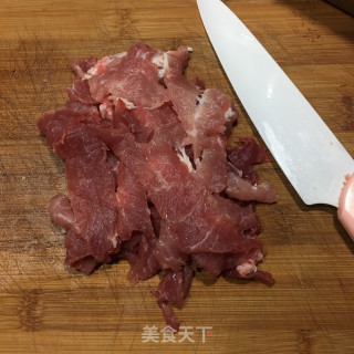 蒜苗炒肉片的做法步骤：1
