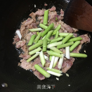 蒜苗炒肉片的做法步骤：6