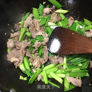 蒜苗炒肉片的做法步骤：8