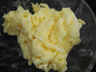 平菇炒鸡蛋韭菜的做法步骤：4