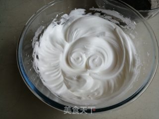 黑米戚风蛋糕的做法步骤：7