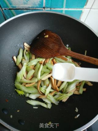 香干炒芹菜的做法步骤：9