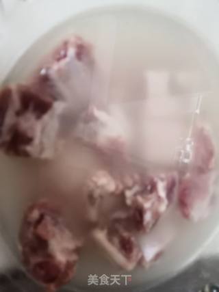 芋头蒸排骨的做法步骤：1