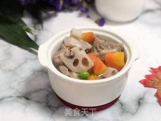 排骨胡萝卜莲藕汤的做法步骤：1