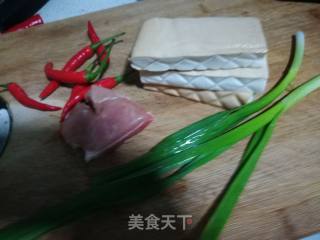 花石香干炒肉的做法步骤：2