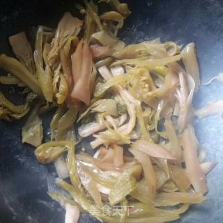 酸菜鱼头锅的做法步骤：3