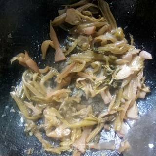 酸菜鱼头锅的做法步骤：7