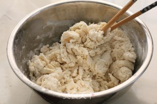 怎么手揉面团做牛奶小面包？的做法步骤：2