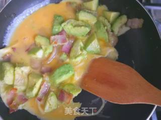 培根牛油果滑蛋的做法步骤：7