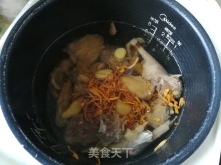虫草花萝卜炖老鸭的做法步骤：4
