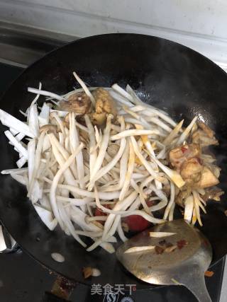鸡肉炖蘑菇的做法步骤：7