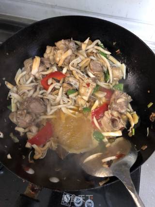 鸡肉炖蘑菇的做法步骤：8