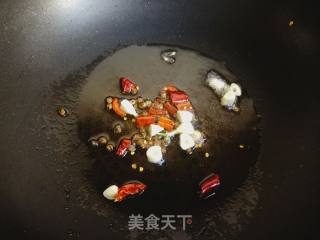 胡萝卜炒木耳的做法步骤：6
