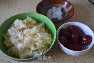 冰糖银耳的做法步骤：1