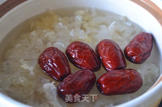 冰糖银耳的做法步骤：2