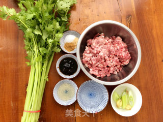 玫瑰花抱蛋煎饺的做法步骤：1