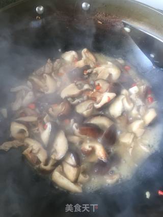 香菇炒肉丝的做法步骤：5