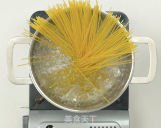 肉酱意大利面的做法步骤：4