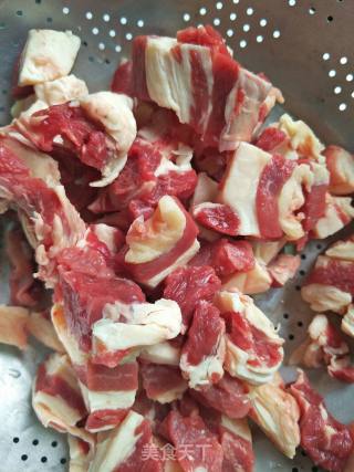 西红柿土豆炖牛腩的做法步骤：1
