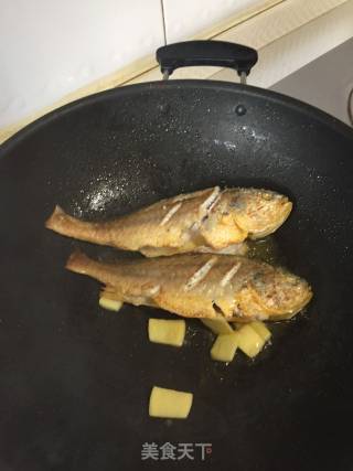 雪菜大汤黄鱼的做法步骤：4