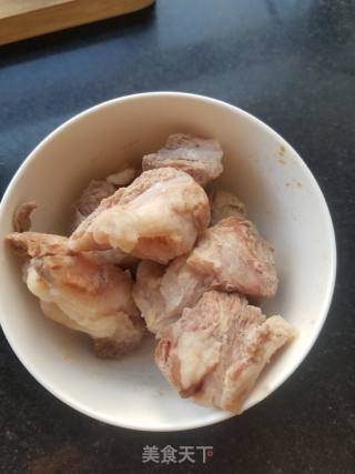莲藕花生炖排骨的做法步骤：1