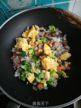 海参蔬菜炒饭的做法步骤：15