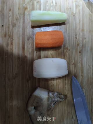 腊肉 炒藕片的做法步骤：1