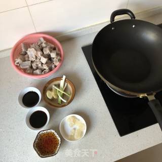 糖醋排骨的做法步骤：2