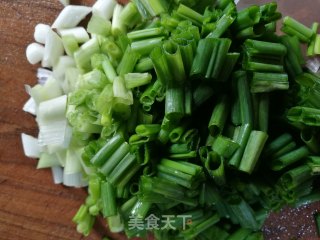 翠花版酸菜肥肠的做法步骤：2
