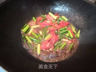 油豆腐炒蒜苔的做法步骤：3
