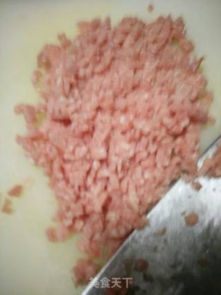 萝卜猪肉水饺的做法步骤：2