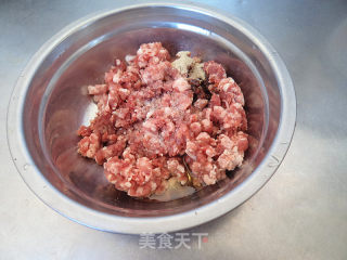 牛肉丸萝卜丝汤的做法步骤：1