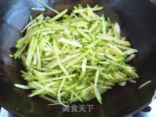 牛肉丸萝卜丝汤的做法步骤：5