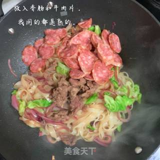 家常炒河粉的做法步骤：8