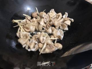 子姜酸菜爆炒猪肠的做法步骤：5