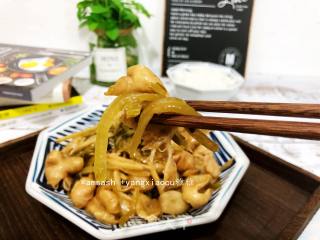 子姜酸菜爆炒猪肠的做法步骤：10