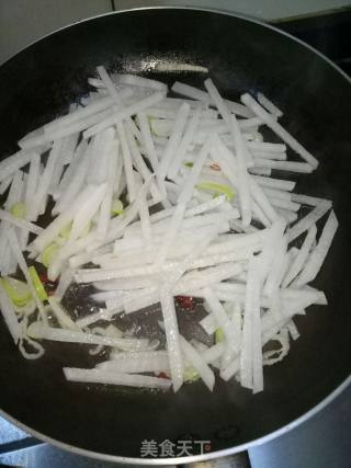 炒萝卜丝的做法步骤：3