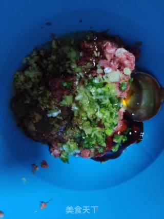 芹菜馅饼的做法步骤：2