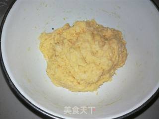 如何做不加一滴水的鸡蛋麻花的做法步骤：2
