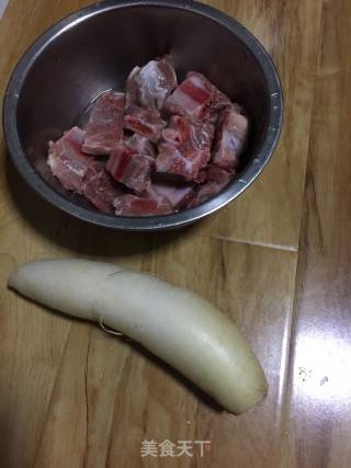 萝卜排骨汤的做法步骤：1