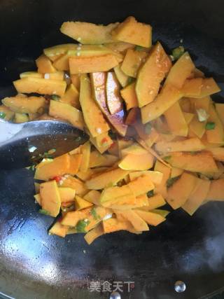 炒南瓜的做法步骤：3