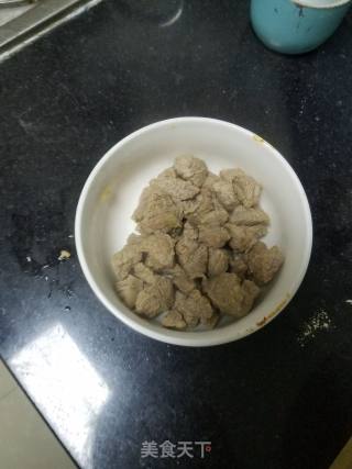 咖喱土豆牛肉的做法步骤：1