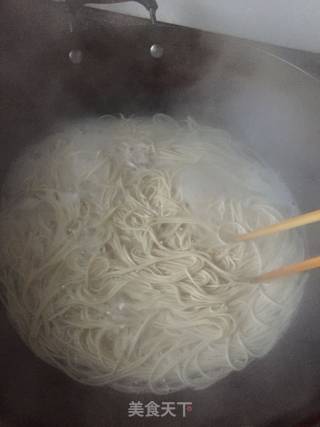 早餐面条的做法步骤：1