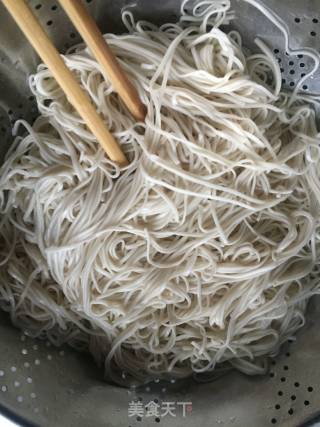 早餐面条的做法步骤：2