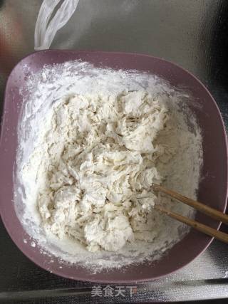 韭菜鸡蛋馅饼的做法步骤：1