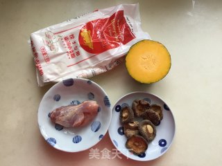 香菇肉馅蒸饺：饺子也有新花样，比传统的包法好看又简单的做法步骤：1