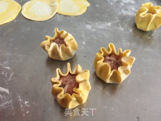 香菇肉馅蒸饺：饺子也有新花样，比传统的包法好看又简单的做法步骤：8